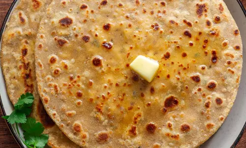 Paneer Paratha: परिवार के हर सदस्य को आएगा पसंद Paneer Paratha: परिवार के हर सदस्य को आएगा पसंद