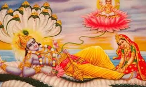 Diwali 2025: दिवाली के दिन भगवान विष्णु को सोता छोड़ देती हैं मां लक्ष्मी, पढ़ें ये पौराणिक कथा Diwali 2025: दिवाली के दिन भगवान विष्णु को सोता छोड़ देती हैं मां लक्ष्मी, पढ़ें ये पौराणिक कथा
