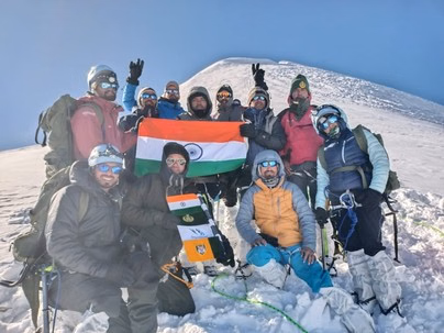 Uttarkashi: 13 जवानों ने काला नाग चोटी पर लहराया तिरंगा Uttarkashi: 13 जवानों ने काला नाग चोटी पर लहराया तिरंगा