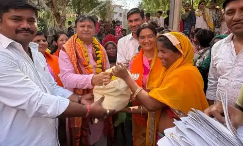 Jaipur: BJP जयपुर शहर ने बस्ती में मनाया दीपावली उत्सव Jaipur: BJP जयपुर शहर ने बस्ती में मनाया दीपावली उत्सव