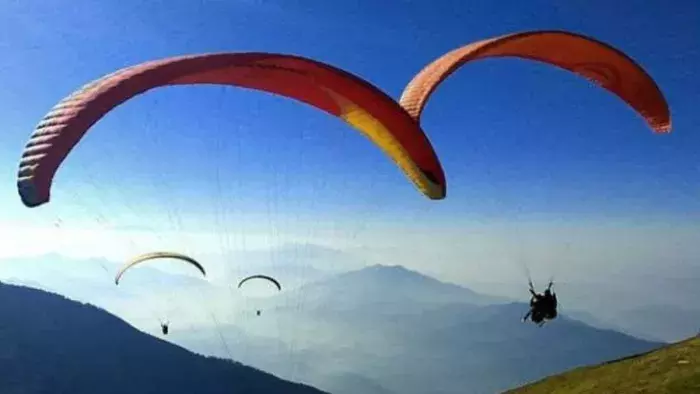 Dharamshala: बीड़-बिलिंग घाटी से उड़ान भरने के बाद महिला पैराग्लाइडर गायब