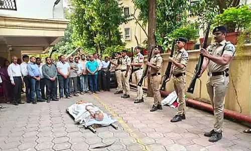 MP : गार्ड ऑफ ऑनर पहल के बाद से बॉडी डोनेशन में इंदौर टॉप पर MP : गार्ड ऑफ ऑनर पहल के बाद से बॉडी डोनेशन में इंदौर टॉप पर