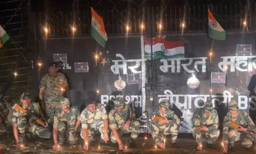 भारत-पाक सीमा पर मनाई गई दीपावली, BSF ने दिया सुरक्षा का संदेश