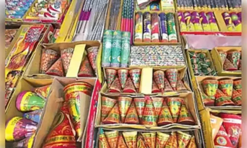 Odisha : गंजम में पटाखा विस्फोट में युवक की मौत, हाथ-पैर कटे Odisha : गंजम में पटाखा विस्फोट में युवक की मौत, हाथ-पैर कटे