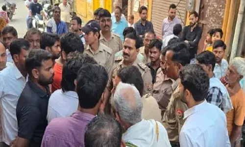 Farrukhabad: अखबार लेने निकले शिक्षक की कार हादसे में मौत Farrukhabad: अखबार लेने निकले शिक्षक की कार हादसे में मौत