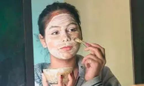 Beauty Tips:  मुल्तानी मिट्टी में यह चीजें मिलाकर लगाने से महंगी क्रीम भी हो जाएगी फेल
