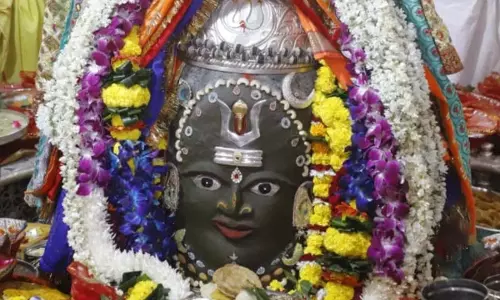 Mahakaleshwar:रूप चतुर्दशी पर ऐसे हुआ महाकाल का श्रृंगार, भस्म आरती में मनी दिवाली Mahakaleshwar:रूप चतुर्दशी पर ऐसे हुआ महाकाल का श्रृंगार, भस्म आरती में मनी दिवाली