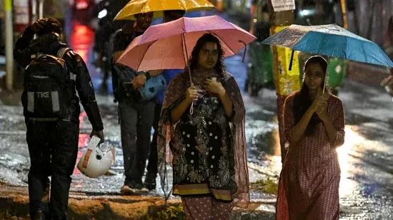 Bengaluru में कल से भारी बारिश का अलर्ट। जानें कब तक जारी रहेगी बारिश Bengaluru में कल से भारी बारिश का अलर्ट। जानें कब तक जारी रहेगी बारिश