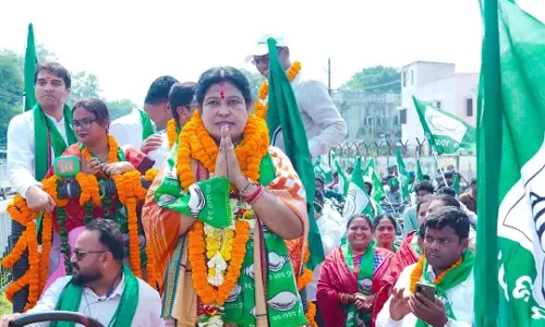 BJD उम्मीदवार स्नेहांगिनी छुरिया ने नुआपाड़ा उपचुनाव के लिए नामांकन दाखिल किया