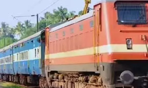पटरी में 12 हजार से अधिक ट्रेनें दौड़ रही, यात्रियों को राहत