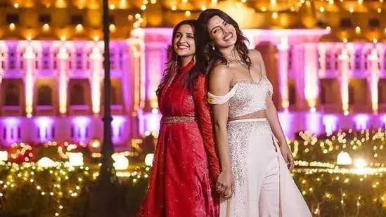 Massi Priyanka चोपड़ा ने परिणीति चोपड़ा को भेजा प्यार Massi Priyanka चोपड़ा ने परिणीति चोपड़ा को भेजा प्यार