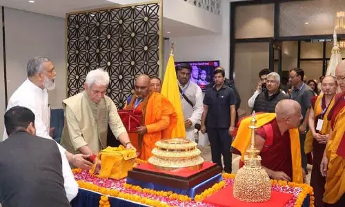 Jammu and Kashmir के उपराज्यपाल गौतम बुद्ध के पवित्र अवशेषों के साथ दिल्ली पहुंचे