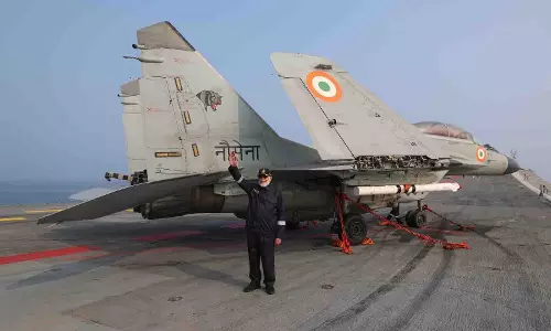 पीएम मोदी ने साहसी नौसेनाकर्मियों के साथ समुद्र पर विशेष दीपावली मनाई, नया VIDEO