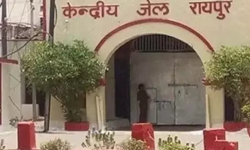 छत्तीसगढ़ में महिला कैदियों के साथ 60 बच्चे भी रह रहे जेल में, मां के जुर्म की सजा वो भी भुगत रहे छत्तीसगढ़ में महिला कैदियों के साथ 60 बच्चे भी रह रहे जेल में, मां के जुर्म की सजा वो भी भुगत रहे
