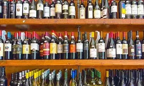 बढ़ते भ्रष्टाचार के बीच Adilabad में शराब की दुकान के लाइसेंस के आवेदनों में भारी गिरावट बढ़ते भ्रष्टाचार के बीच Adilabad में शराब की दुकान के लाइसेंस के आवेदनों में भारी गिरावट