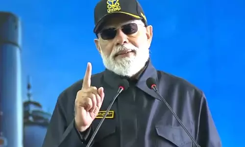 प्रधानमंत्री मोदी ने INS विक्रांत पर नौसेना कर्मियों संग मनाई दिवाली