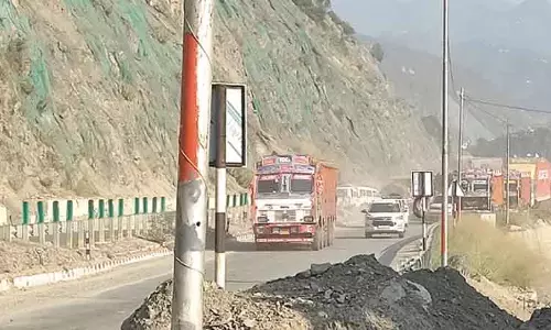 एनएच-44 खुला, लेकिन Ramban, बनिहाल के बीच यातायात धीमा