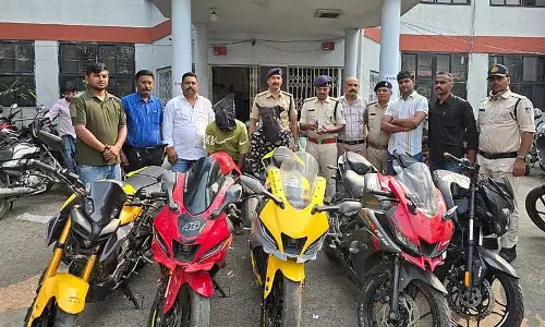 Bhopal : पुलिस ने एक महीने में 118 चोरी हुए दोपहिया वाहन बरामद किए Bhopal : पुलिस ने एक महीने में 118 चोरी हुए दोपहिया वाहन बरामद किए