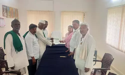 Nargunda : किसानों ने मालप्रभा नहर में पानी छोड़ने की मांग की