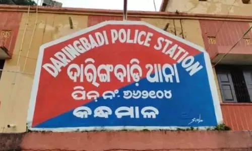 Odisha: नाबालिग लड़की को नए जूते का लालच देकर उसके साथ रेप किया गया Odisha: नाबालिग लड़की को नए जूते का लालच देकर उसके साथ रेप किया गया