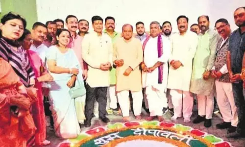 Bareilly: भाजपा के दीपोत्सव कार्यक्रम में पूजा-अर्चना और हवन पूजन
