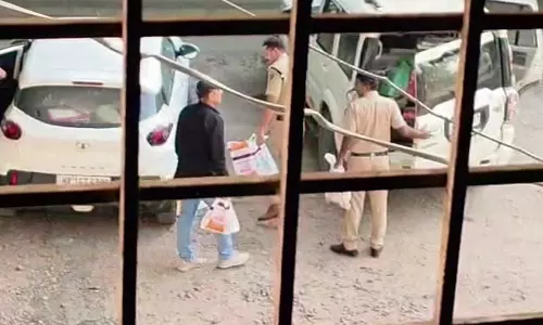 Haryana : शराब का वीडियो वायरल होने के बाद चरखी दादरी के SHO सस्पेंड Haryana : शराब का वीडियो वायरल होने के बाद चरखी दादरी के SHO सस्पेंड