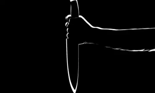 चाकूबाजी: युवक पर चाकू से हमला, CCTV के आधार पर भी आरोपियों की तलाश