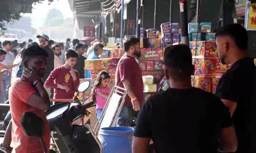 Ludhiana: दिवाली पर रात 8 बजे से 10 बजे तक पटाखे फोड़ने की अनुमति Ludhiana: दिवाली पर रात 8 बजे से 10 बजे तक पटाखे फोड़ने की अनुमति