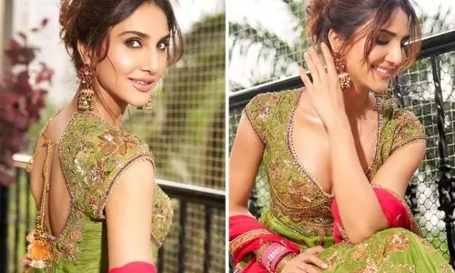 Vaani Kapoor 2.62 लाख रुपये के लाइम-ग्रीन दिवाली आउटफिट में नजर आईं Vaani Kapoor 2.62 लाख रुपये के लाइम-ग्रीन दिवाली आउटफिट में नजर आईं
