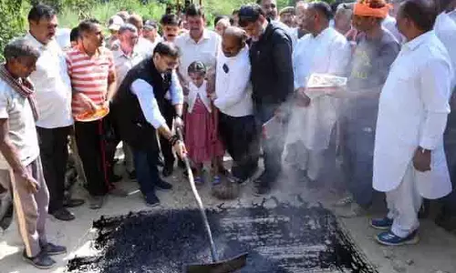 Satish Sharma ने छम्ब विधानसभा क्षेत्र का व्यापक विकास दौरा किया