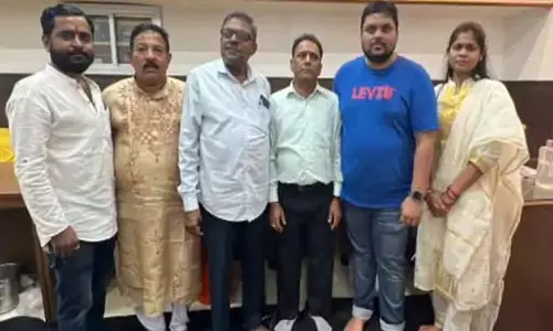 रायपुर : जरूरतमंद बच्चों को मिठाई वितरित