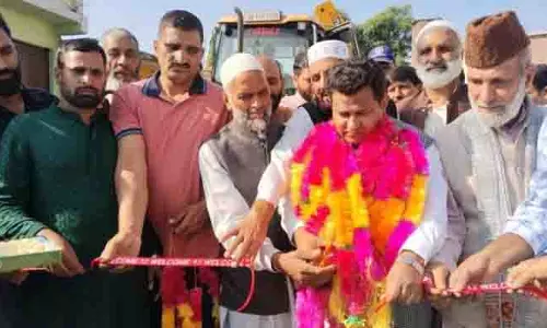MLA ने चौधरी नार रोड पर ब्लैकटॉपिंग कार्य का शुभारंभ किया MLA ने चौधरी नार रोड पर ब्लैकटॉपिंग कार्य का शुभारंभ किया