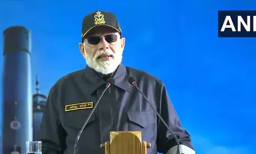 PM Modi ने नौसेना कर्मियों के साथ दिवाली मनाई