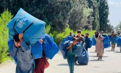 कराची में अफगान शरणार्थियों का संकट गहराया, 5 दिन में उजड़े 1,000 घर