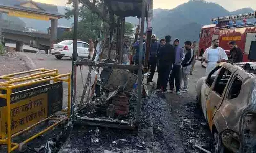 Parwanoo टोल बैरियर में आग लगने से 7 लाख रुपये का नुकसान Parwanoo टोल बैरियर में आग लगने से 7 लाख रुपये का नुकसान