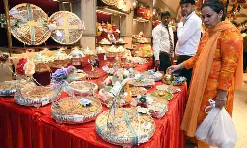 पावर पैक्ड और गिल्ट-फ्री, ड्राई फ्रूट लड्डू शहर में Diwali के त्यौहार में अतिरिक्त स्वाद जोड़ते हैं