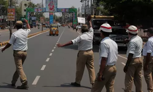 Kerala में अवैध एयर हॉर्न पर शिकंजा, कोच्चि में 200 यूनिट जब्त Kerala में अवैध एयर हॉर्न पर शिकंजा, कोच्चि में 200 यूनिट जब्त
