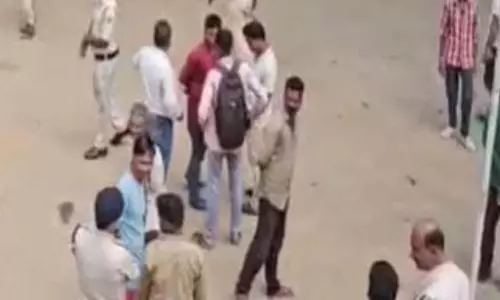 सूरजपुर में थाने पर पथराव, कई पुलिसकर्मी घायल सूरजपुर में थाने पर पथराव, कई पुलिसकर्मी घायल
