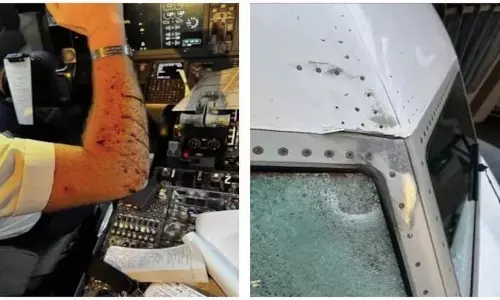 United Airlines के बोइंग 737 विमान से टकराई रहस्यमयी वस्तु, आपातकालीन लैंडिंग United Airlines के बोइंग 737 विमान से टकराई रहस्यमयी वस्तु, आपातकालीन लैंडिंग