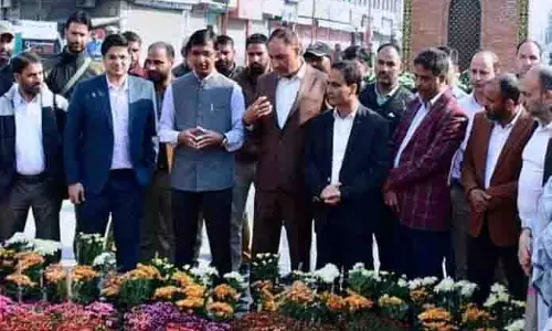 Div Com ने लाल चौक पर तीसरे गुलदाउदी शो का उद्घाटन किया