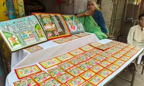 MP : ग्वालियर के मशहूर ‘पूजा एमरल्ड’ के बिना दिवाली का जश्न अधूरा MP : ग्वालियर के मशहूर ‘पूजा एमरल्ड’ के बिना दिवाली का जश्न अधूरा