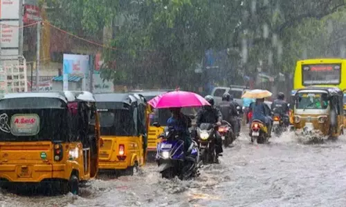 Chennai में भारी बारिश.. मुख्यमंत्री ने निचले इलाकों से लोगों को निकालने का आदेश दिया Chennai में भारी बारिश.. मुख्यमंत्री ने निचले इलाकों से लोगों को निकालने का आदेश दिया