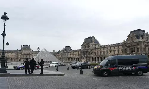 Louvre डकैती ने फ्रांस को निंदनीय प्रकाश में डाल दिया है: मंत्री