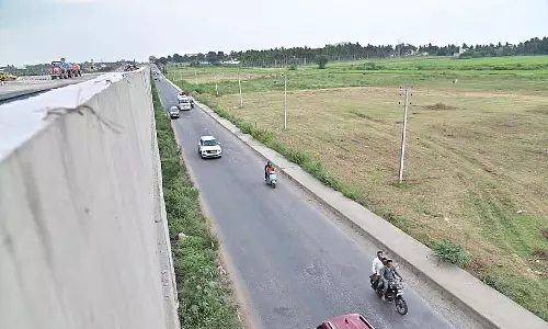 नेशनल हाईवे पर ट्रैफिक आसान नहीं: सालों से काम चल रहा है लेकिन अधूरा है