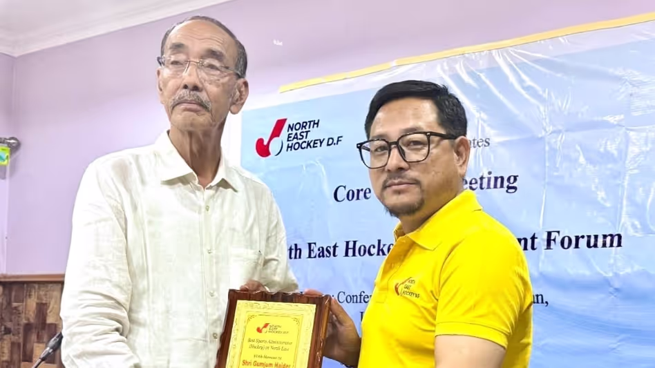 हॉकी Arunachal प्रमुख ने प्रशासक पुरस्कार राज्य के लोगों को समर्पित किया हॉकी Arunachal प्रमुख ने प्रशासक पुरस्कार राज्य के लोगों को समर्पित किया