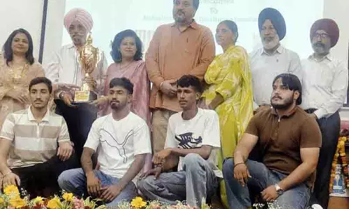 शहजादा नंद कॉलेज ने GNDU इंटर कॉलेज ट्रॉफी जीती शहजादा नंद कॉलेज ने GNDU इंटर कॉलेज ट्रॉफी जीती