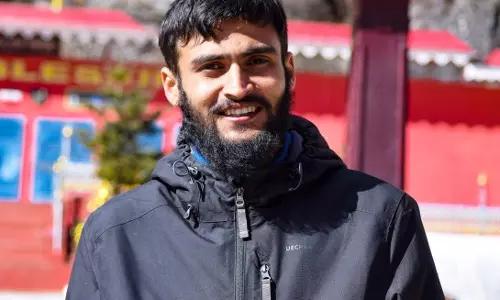 अविषेक खातीवारा ने NEHU से अकार्बनिक रसायन विज्ञान में पीएचडी पूरी की