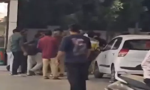 शराबियों का पेट्रोल पंप पर तांडव, ग्राहकों से की मारपीट और ब्रेसलेट चोरी