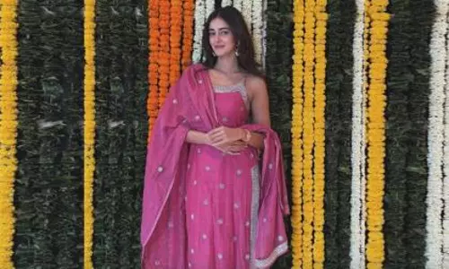 दिवाली पर Ananya Panday का विंटेज लुक, पहनी मां की रोहित बल ड्रेस दिवाली पर Ananya Panday का विंटेज लुक, पहनी मां की रोहित बल ड्रेस
