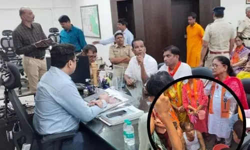 Goregaon में पानी की कमी के खिलाफ उद्धव सेना का बदली मोर्चा Goregaon में पानी की कमी के खिलाफ उद्धव सेना का बदली मोर्चा